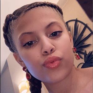 Meet your Posher, Janessa